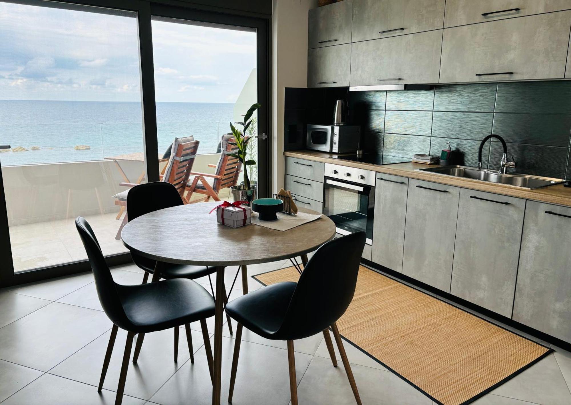 Zonapartments A Sea View-city Center Appartement